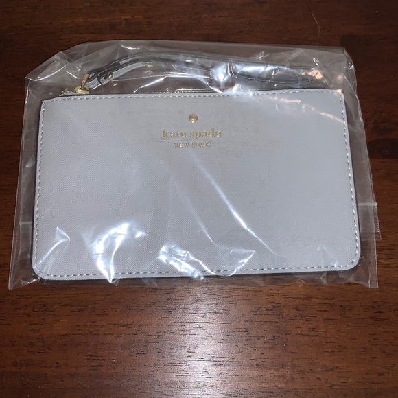 KATE SPADE NEW YORK CEDAR STREET BRAND NEW LIGHT GREY LEATHER WRISTLET - Picture 11 of 11